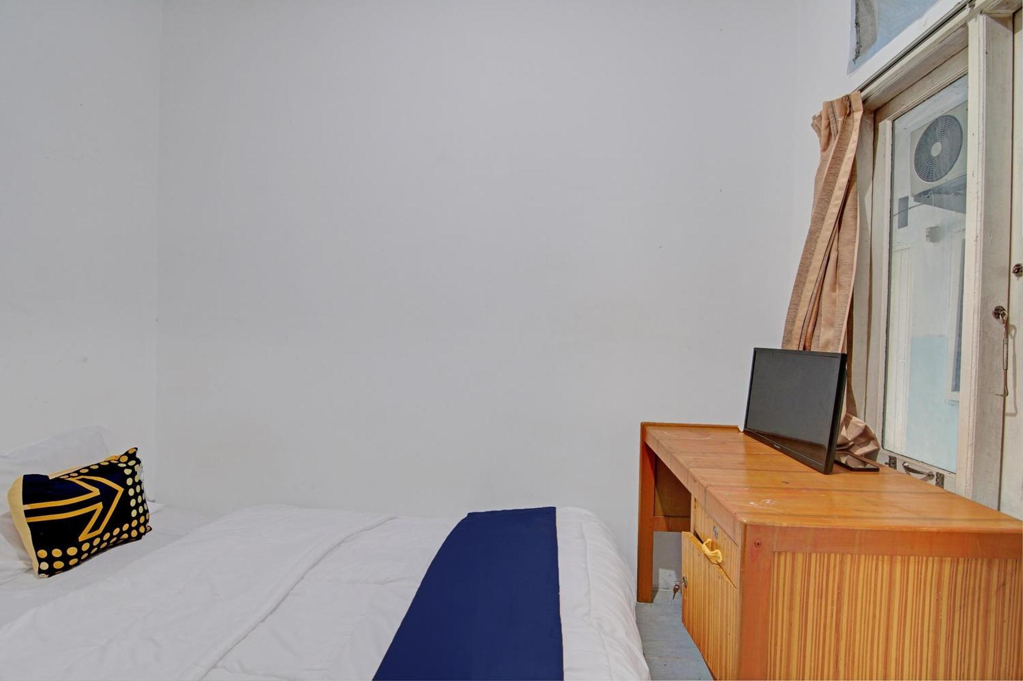 Spot On 92974 Arsen House Hotel 2*
